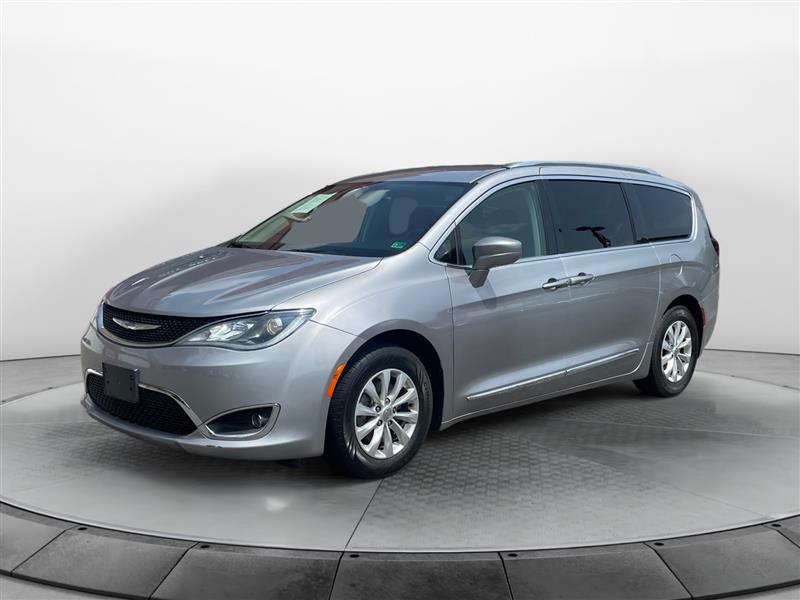 2018 Chrysler Pacifica Touring L's photo