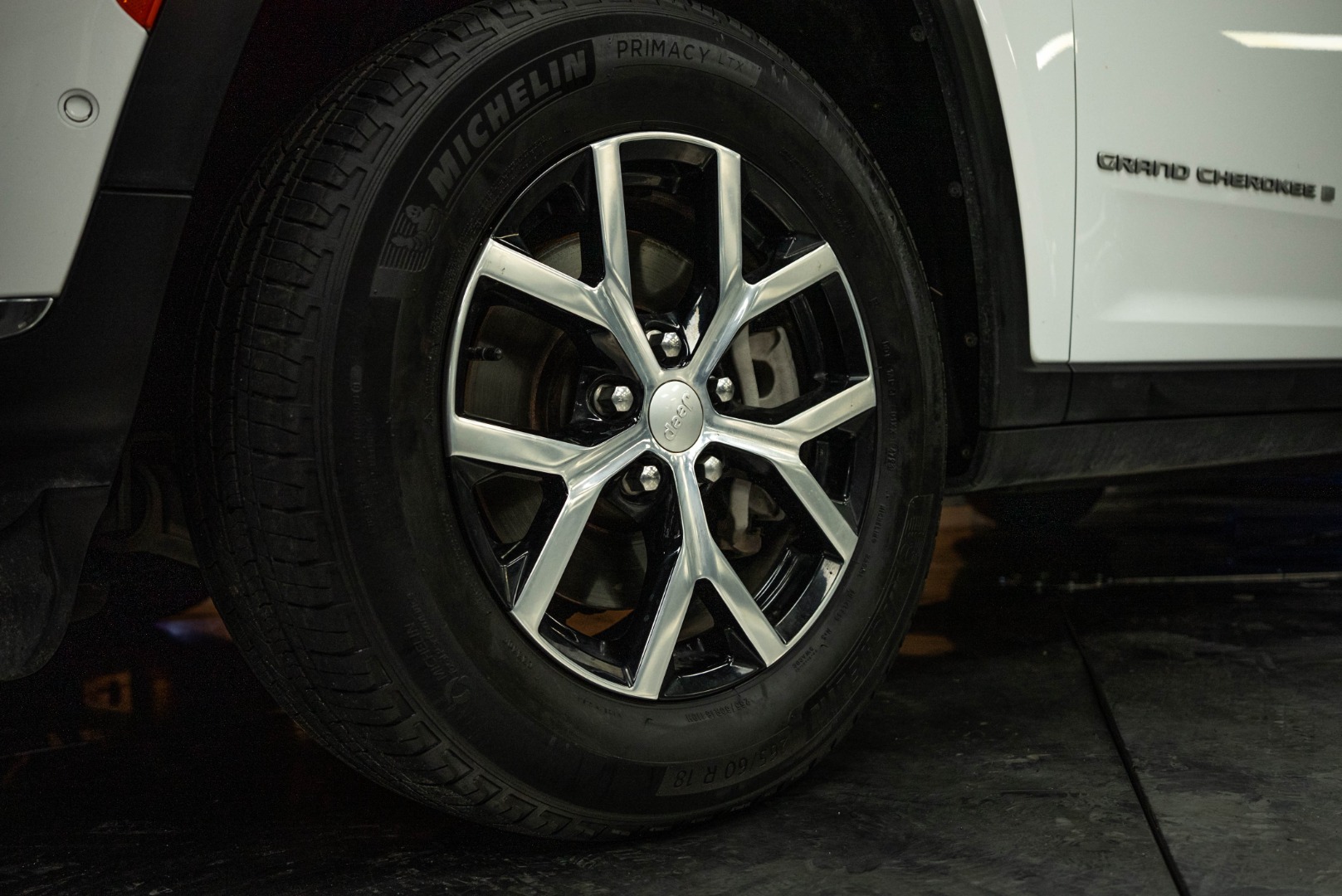 2024 Jeep Grand Cherokee Limited photo 2