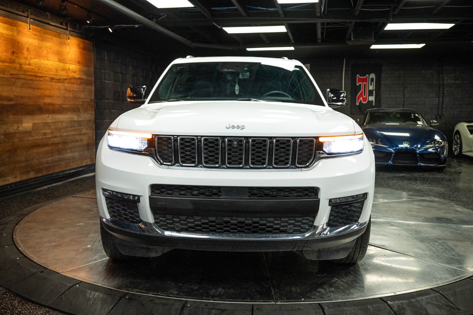 2024 Jeep Grand Cherokee Limited photo 3