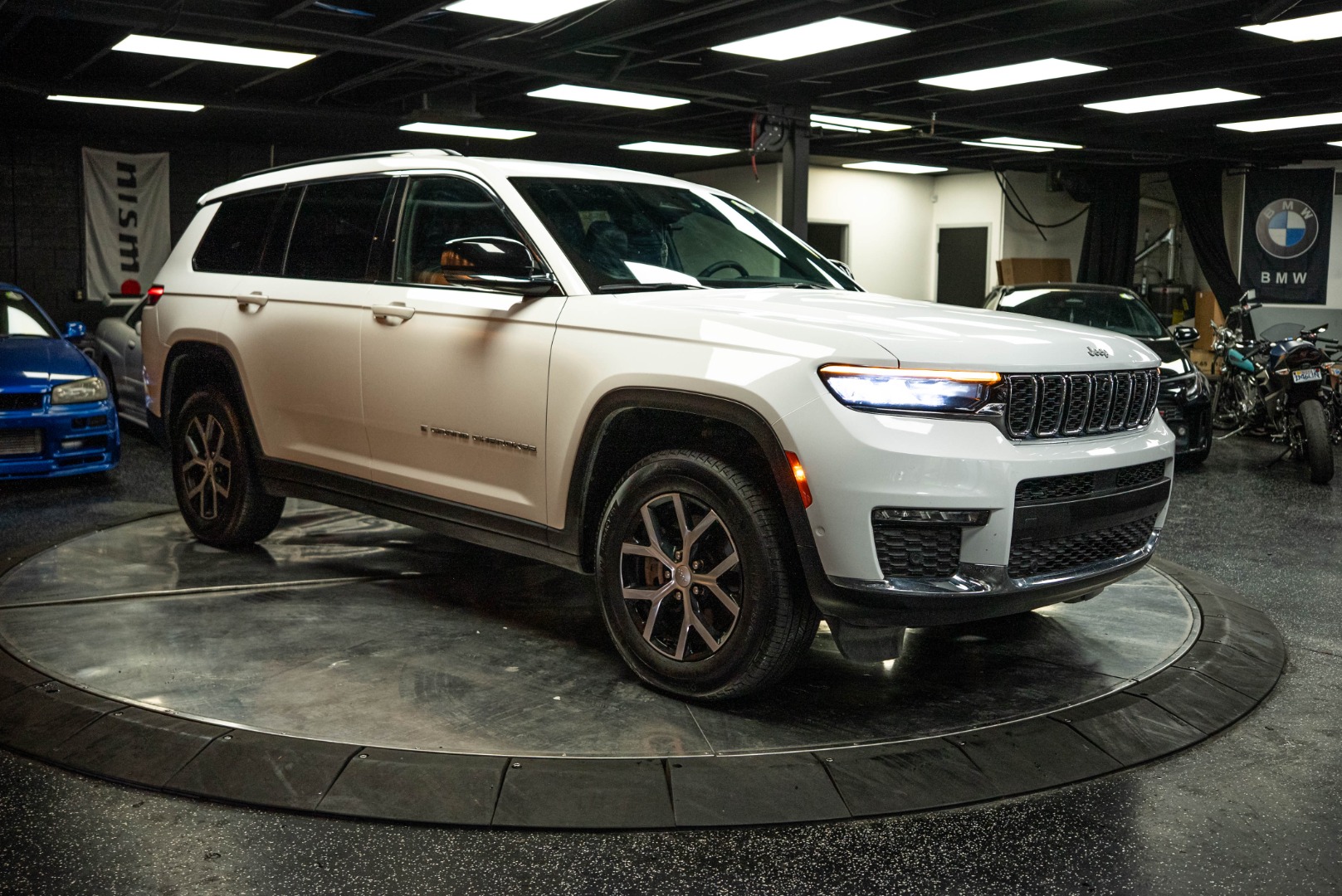 2024 Jeep Grand Cherokee Limited photo 4