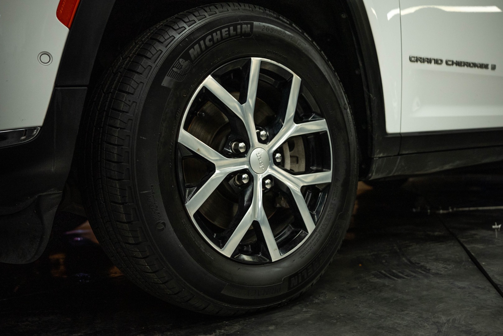 2024 Jeep Grand Cherokee Limited photo 3