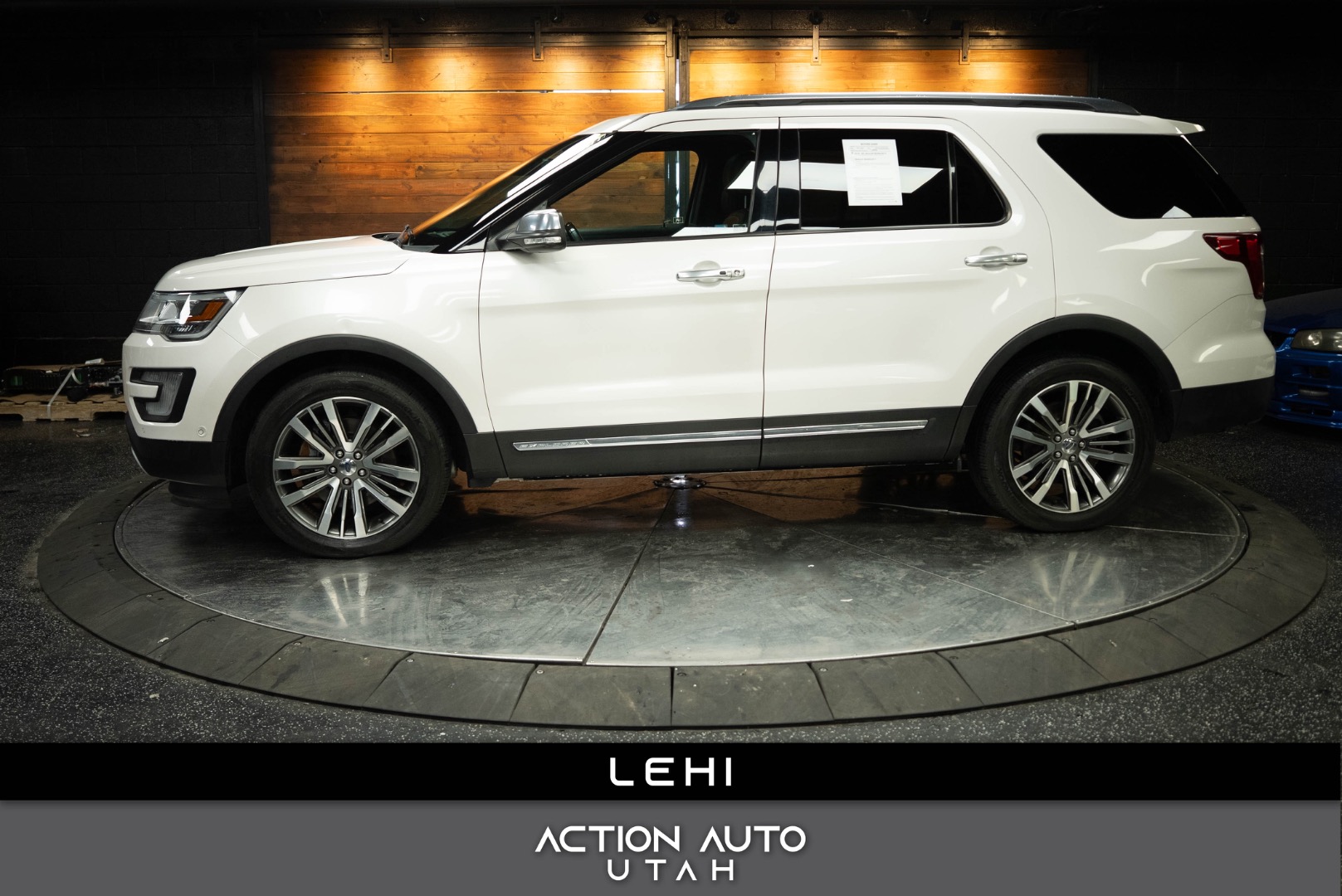 2017 Ford Explorer Platinum's photo