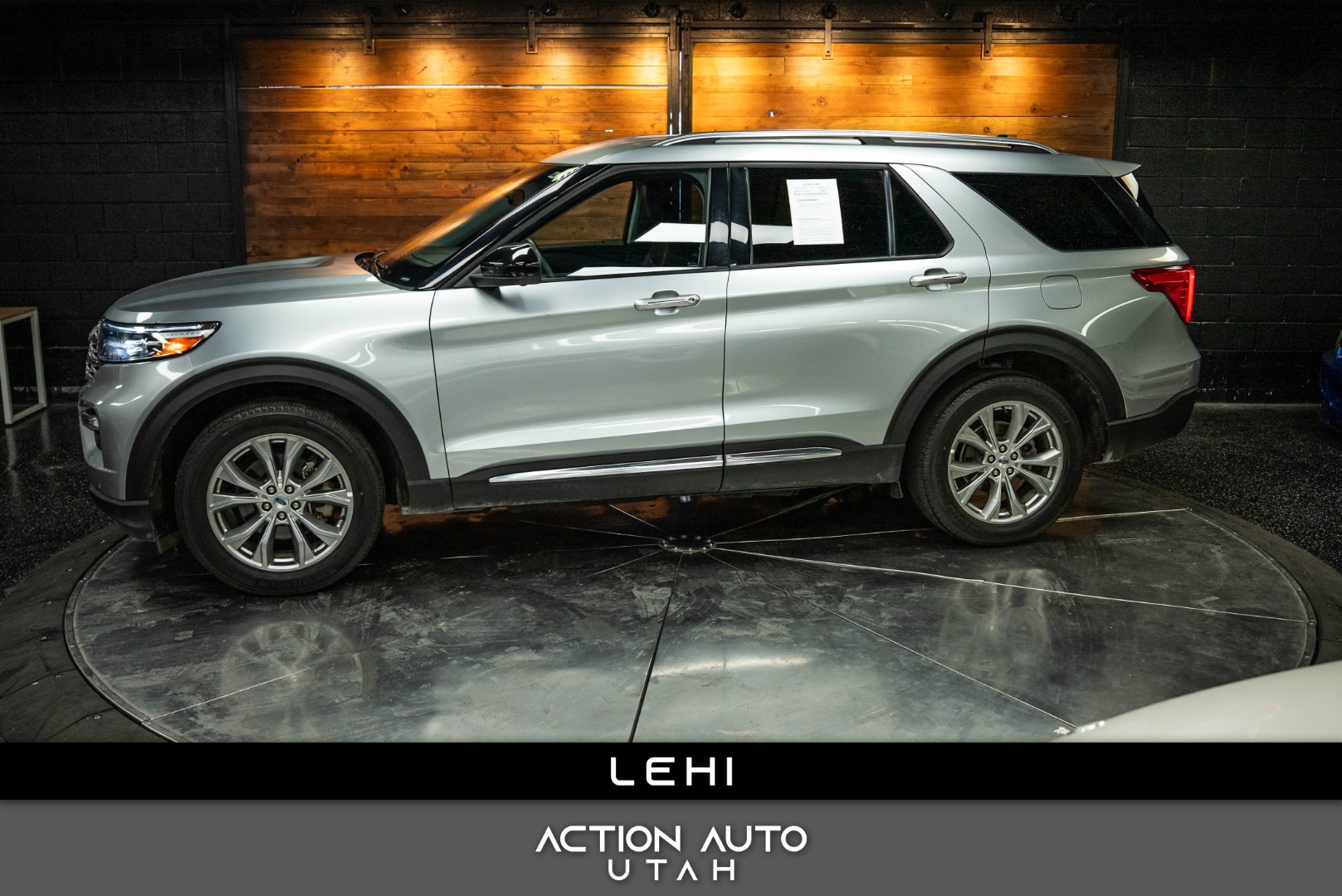 2023 Ford Explorer Limited's photo