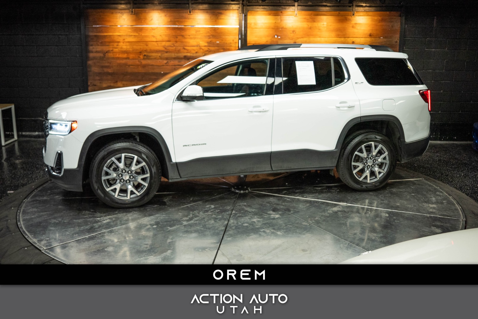 2023 GMC Acadia SLT's photo