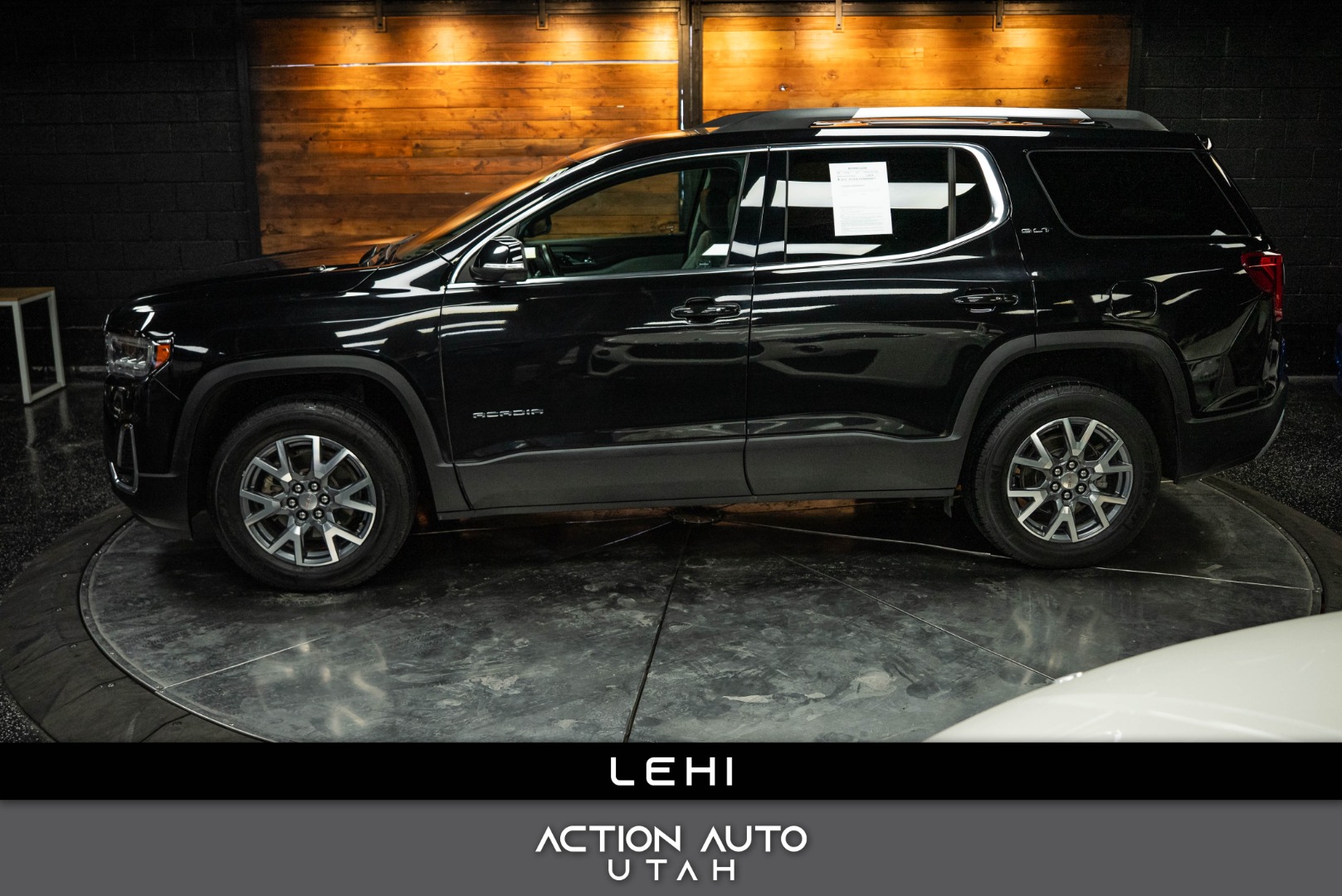 2023 GMC Acadia SLT's photo