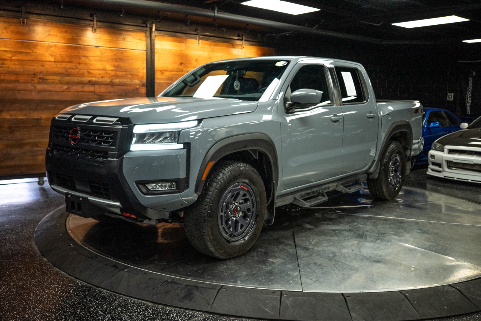 2025 Nissan Frontier PRO-4X photo 2