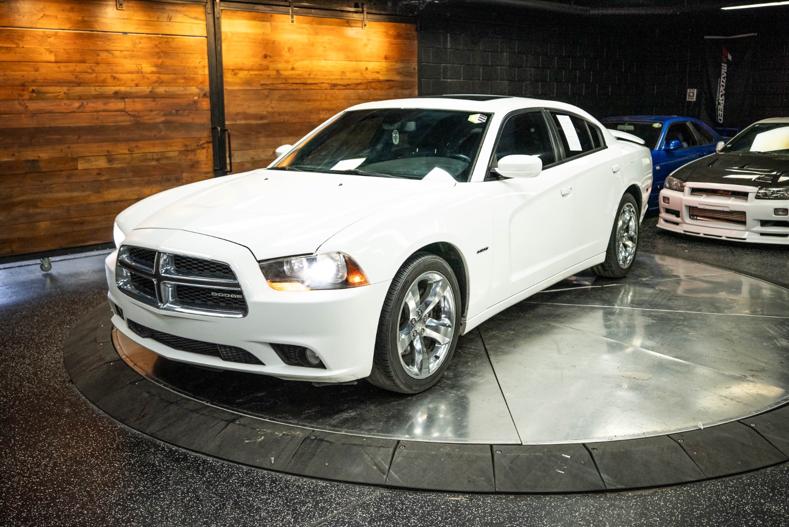 2011 Dodge Charger R/T Max photo 2