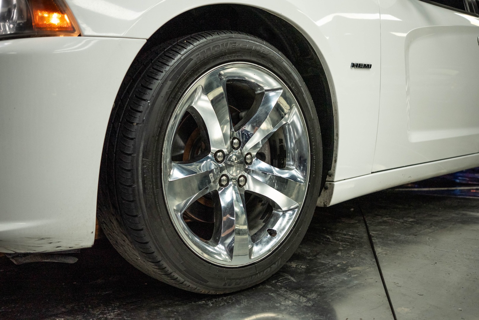 2011 Dodge Charger R/T Max photo 3