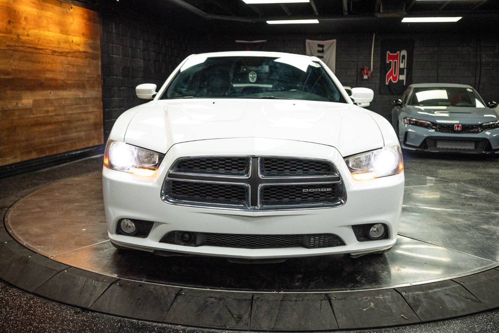 2011 Dodge Charger R/T Max photo 4