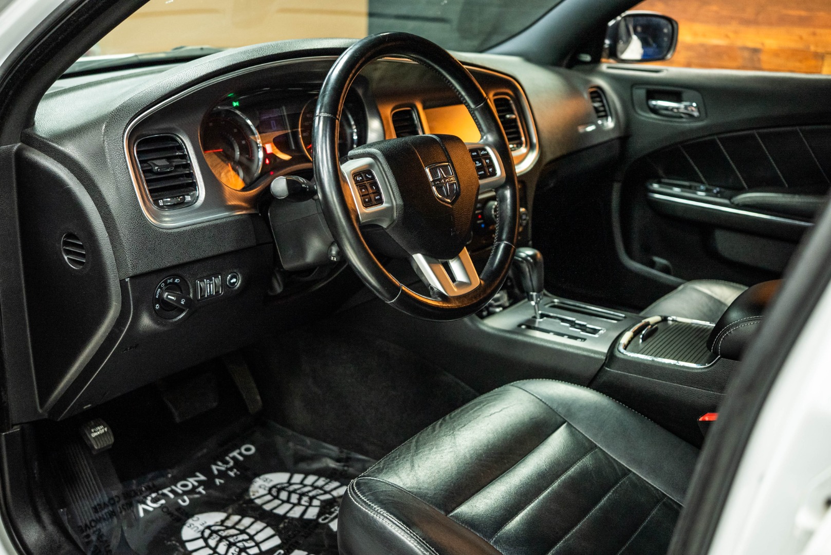 2011 Dodge Charger R/T Max photo 8