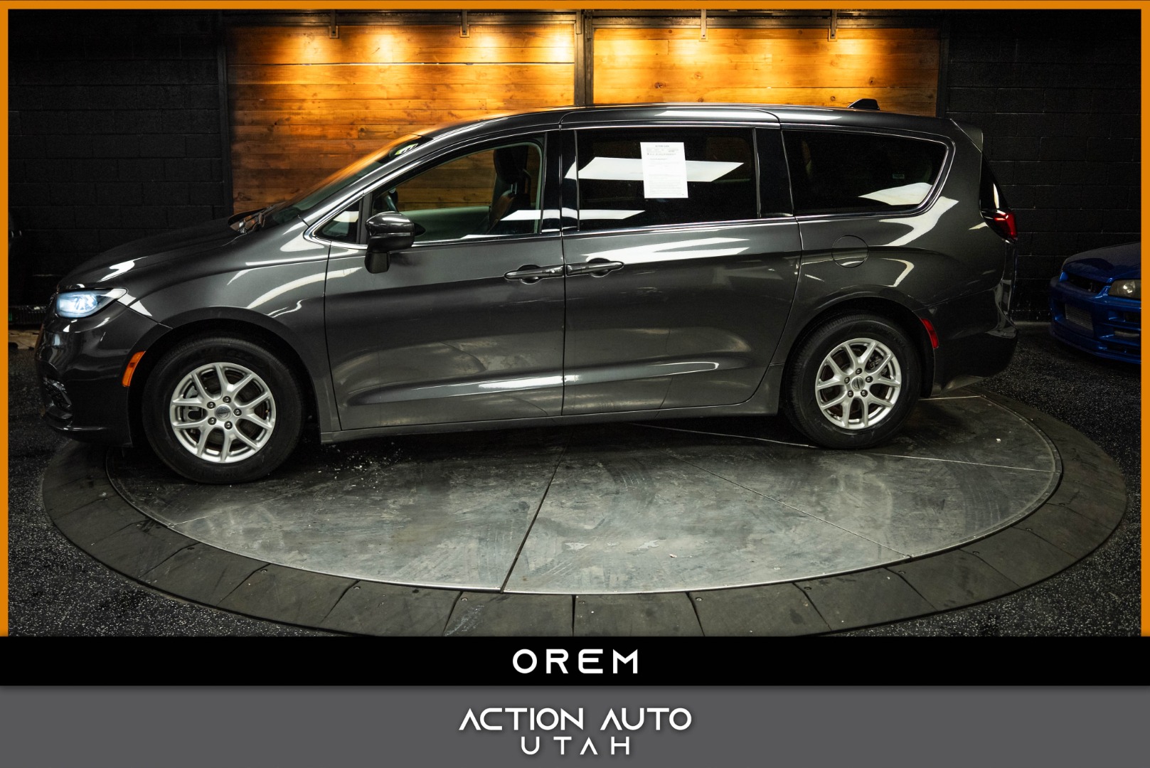 2023 Chrysler Pacifica Touring L's photo