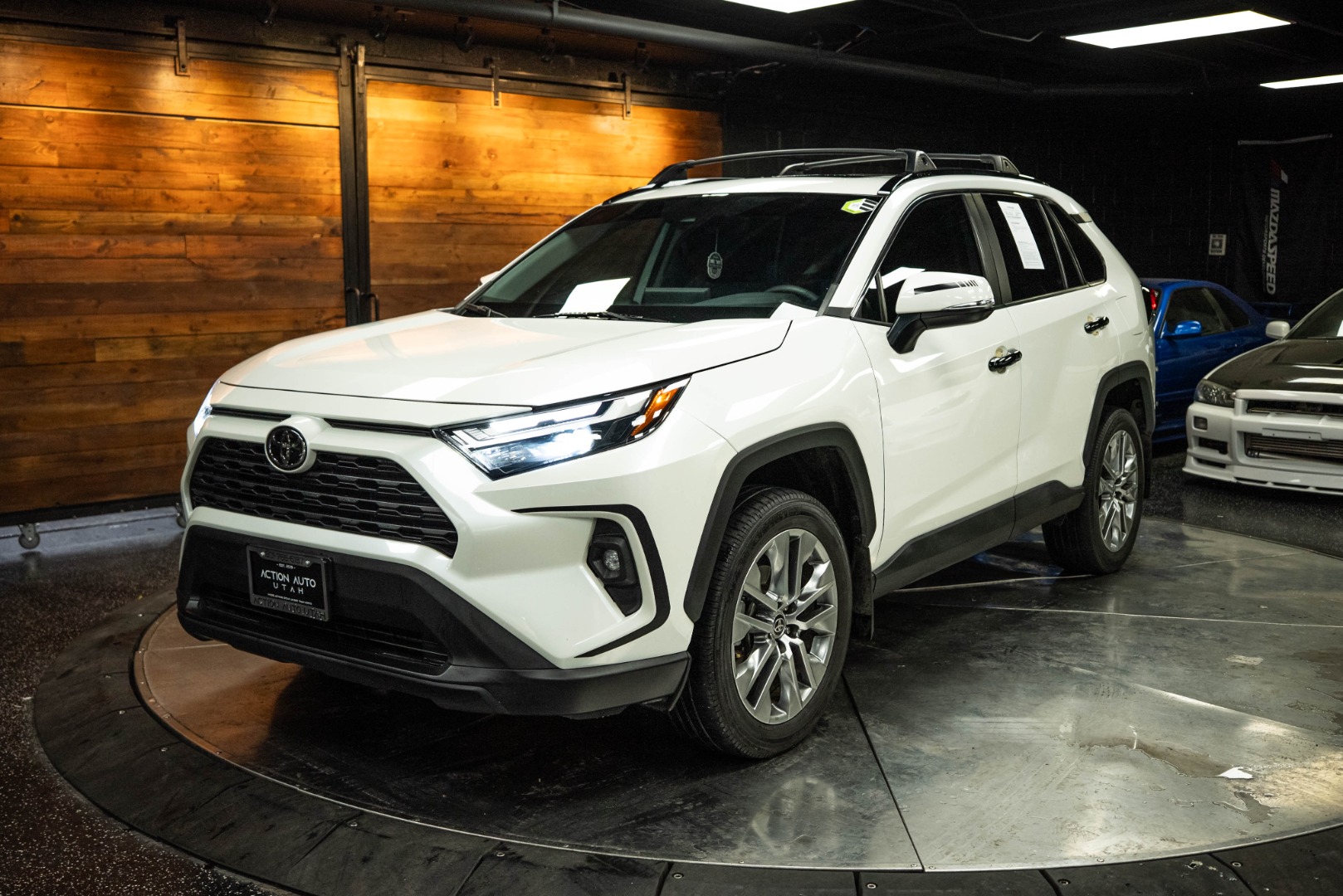 2022 Toyota RAV4 XLE Premium photo 2