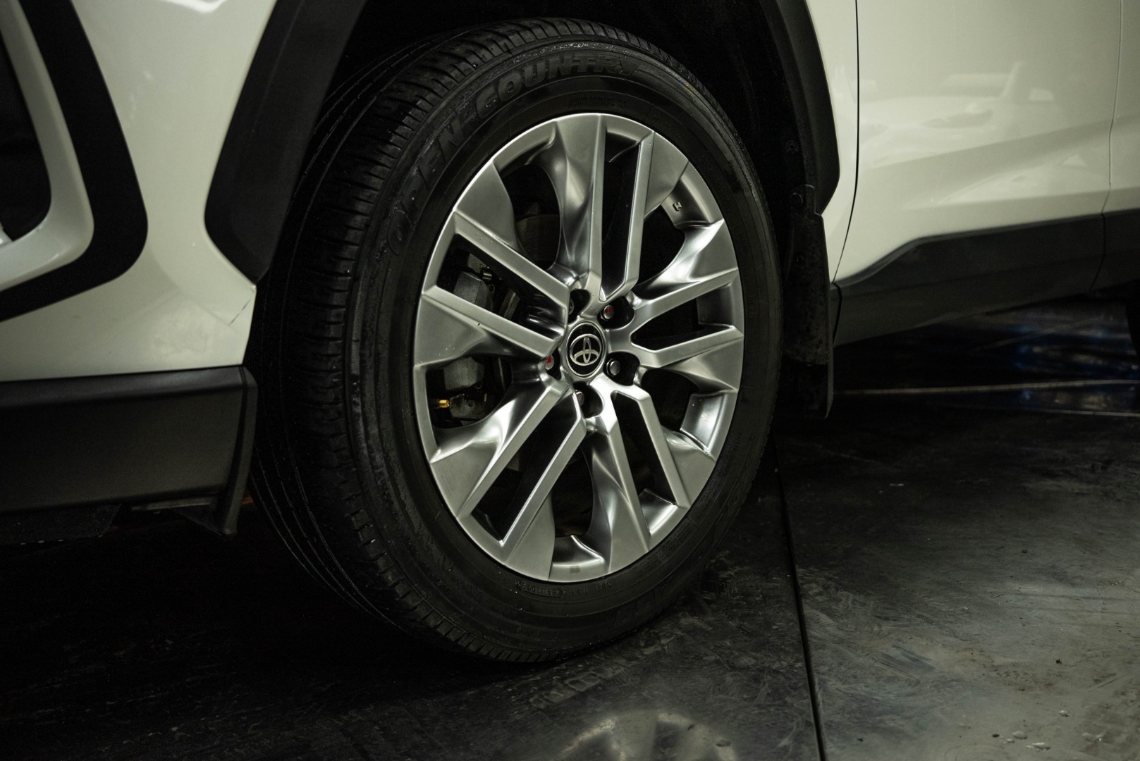 2022 Toyota RAV4 XLE Premium photo 3