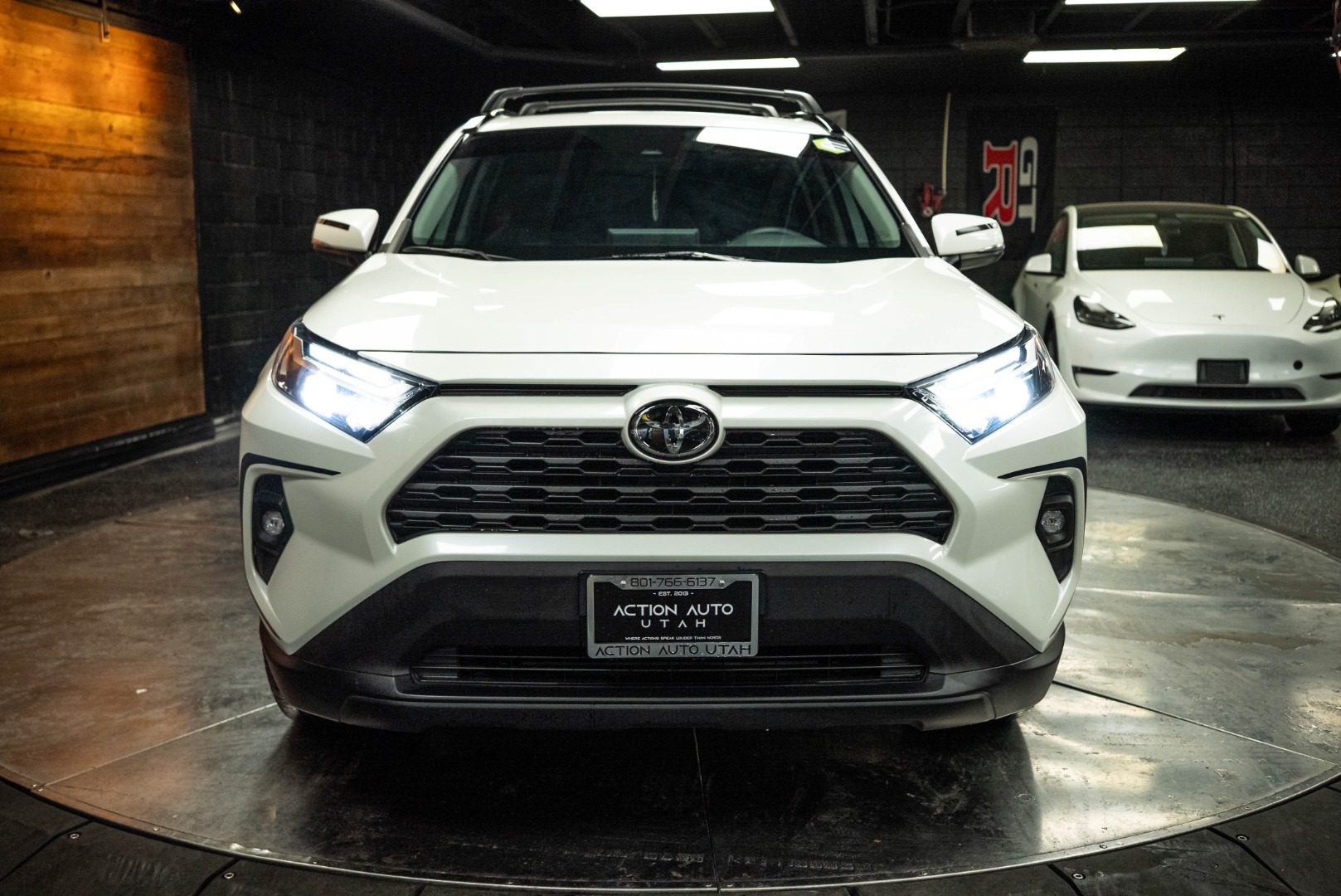 2022 Toyota RAV4 XLE Premium photo 4