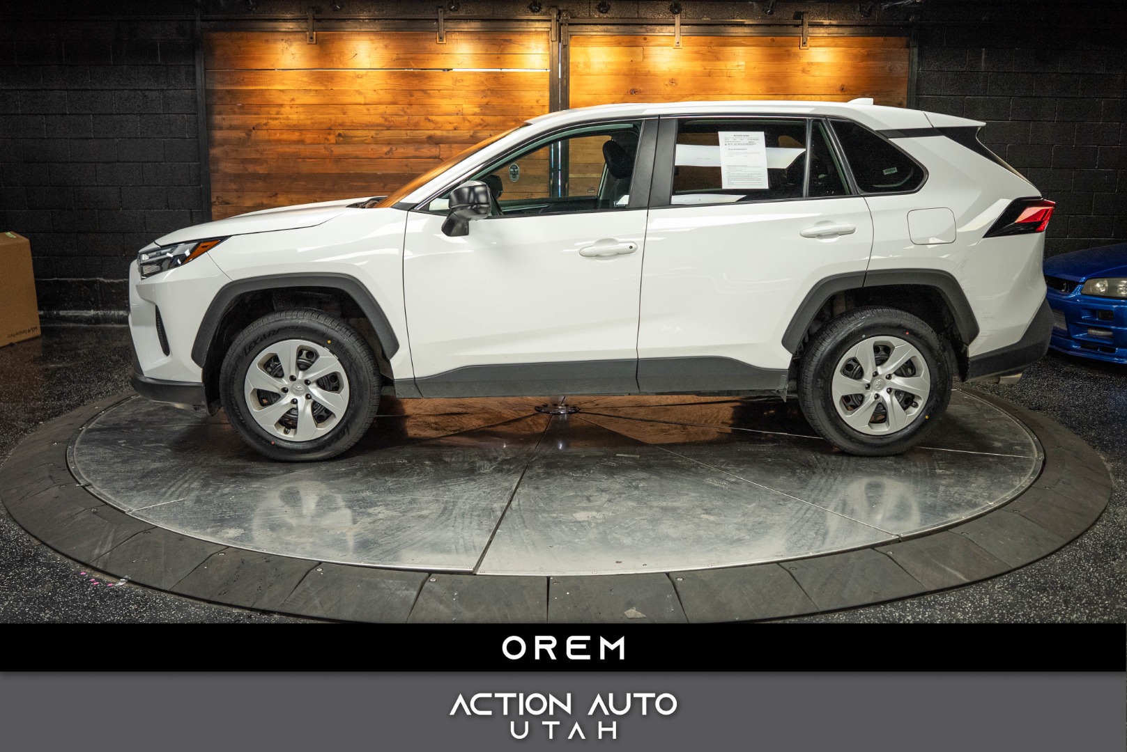 2024 Toyota RAV4 LE's photo