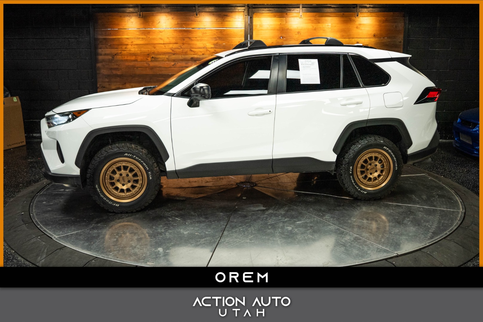 2019 Toyota RAV4 LE's photo