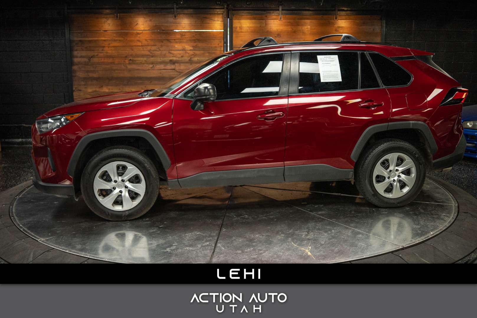 2021 Toyota RAV4 LE's photo