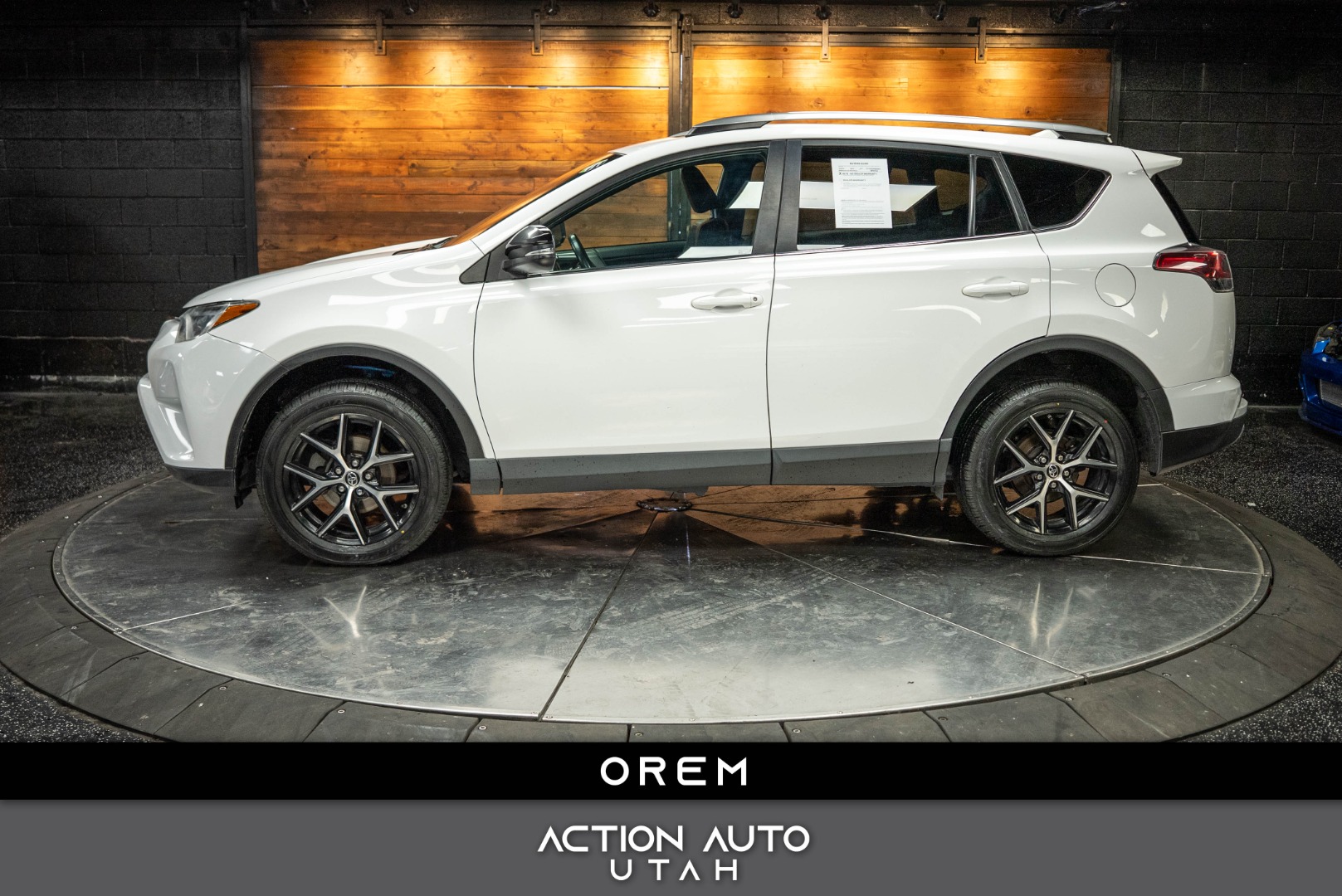 2017 Toyota RAV4 SE's photo