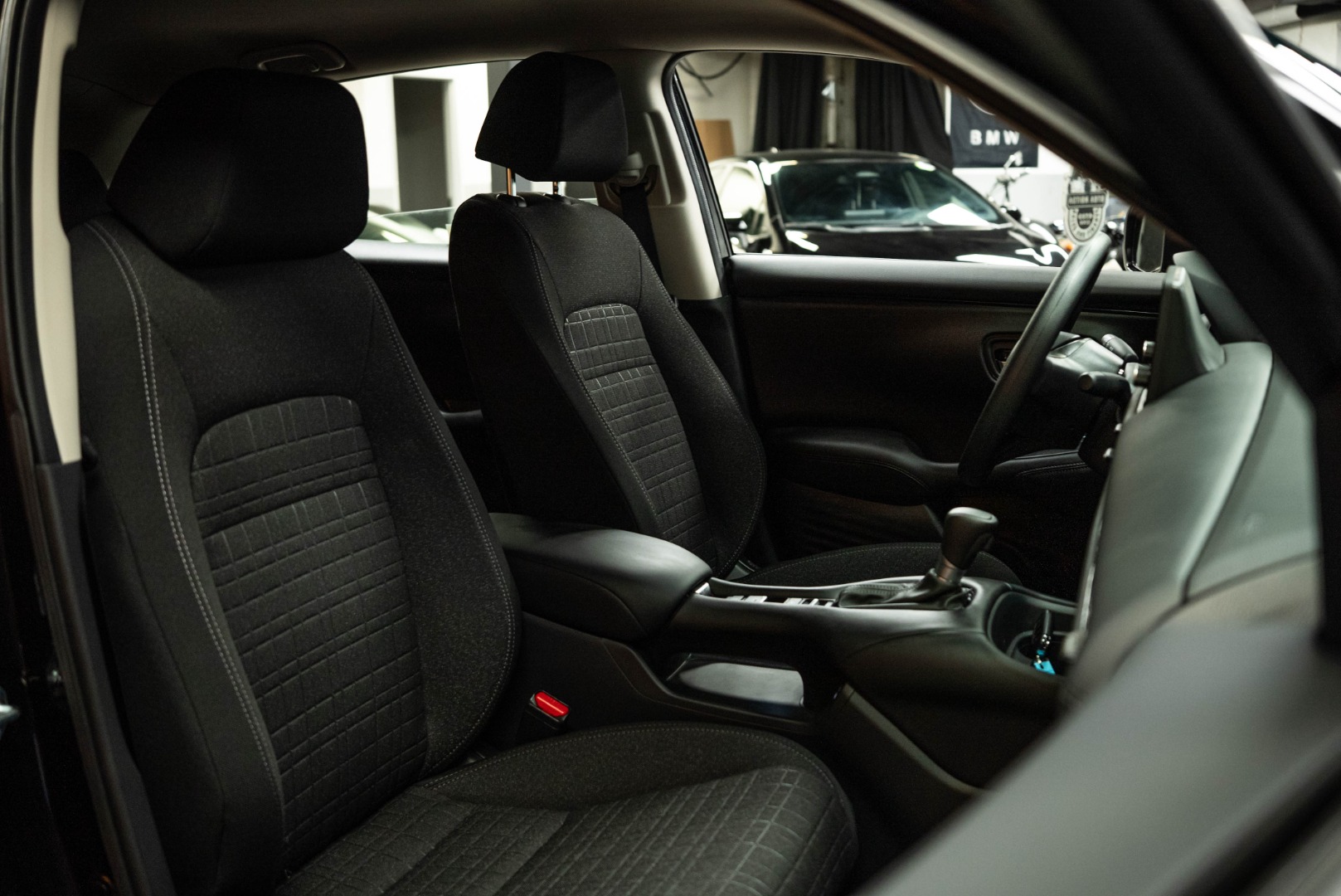 2025 Honda HR-V LX photo 11