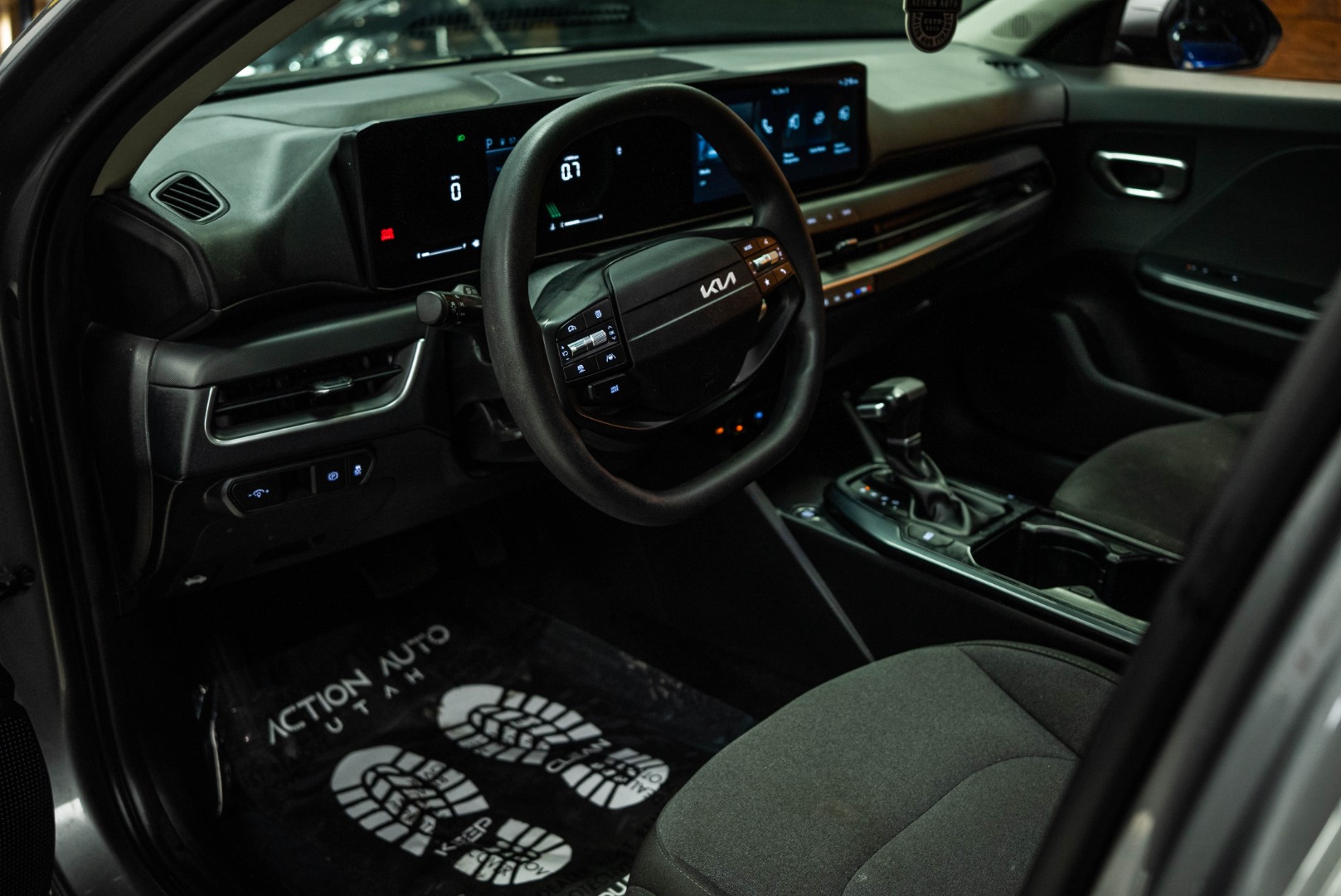 2025 Kia K4 LXS photo 8