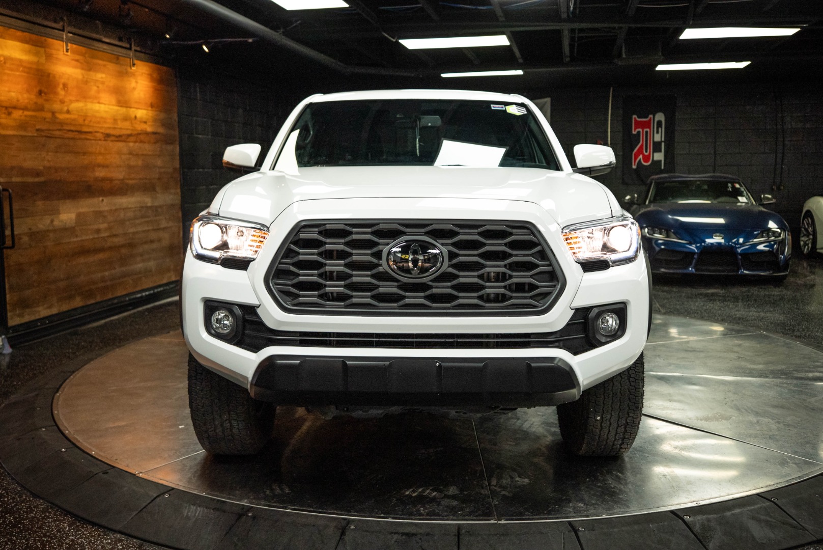 2023 Toyota Tacoma TRD Off-Road photo 3