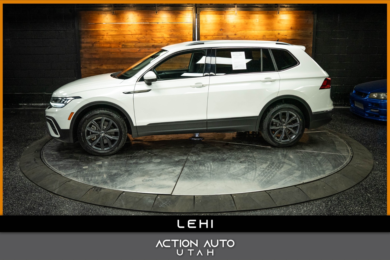 2023 Volkswagen Tiguan SE's photo