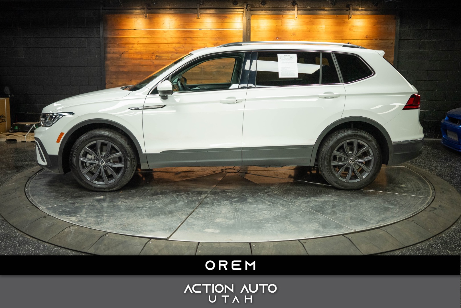 2022 Volkswagen Tiguan SE's photo