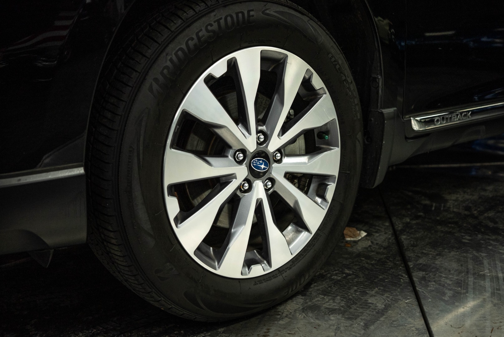 2017 Subaru Outback 3.6R Touring photo 3