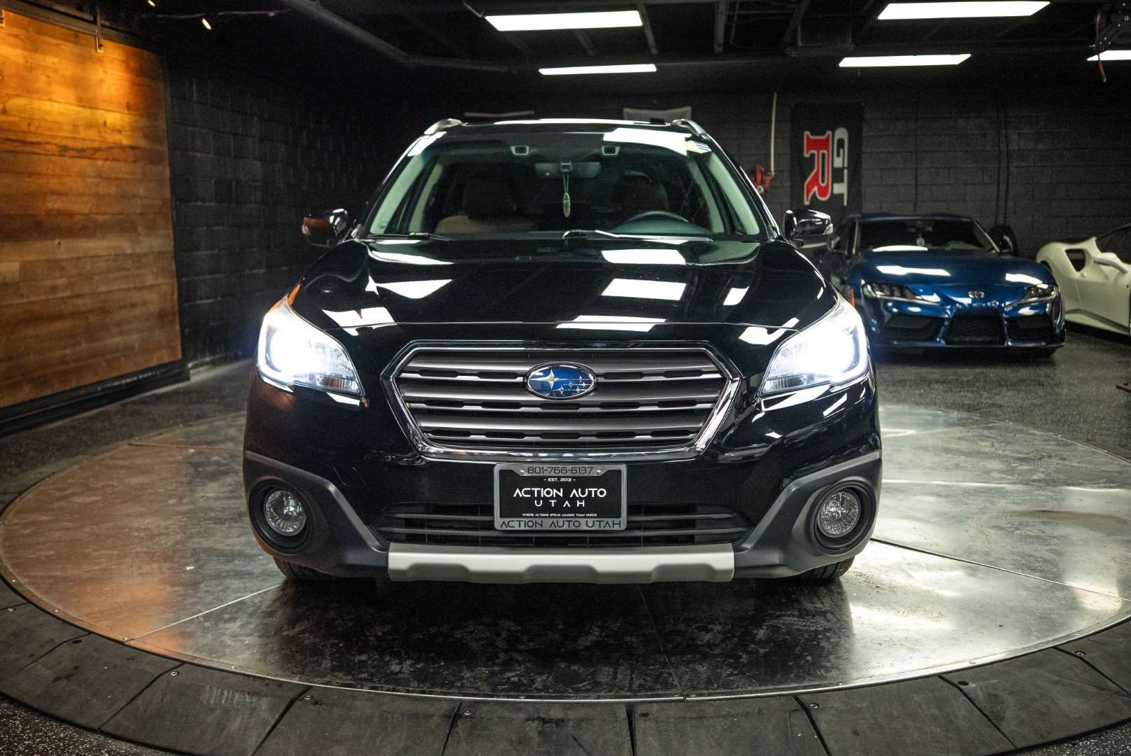 2017 Subaru Outback 3.6R Touring photo 4