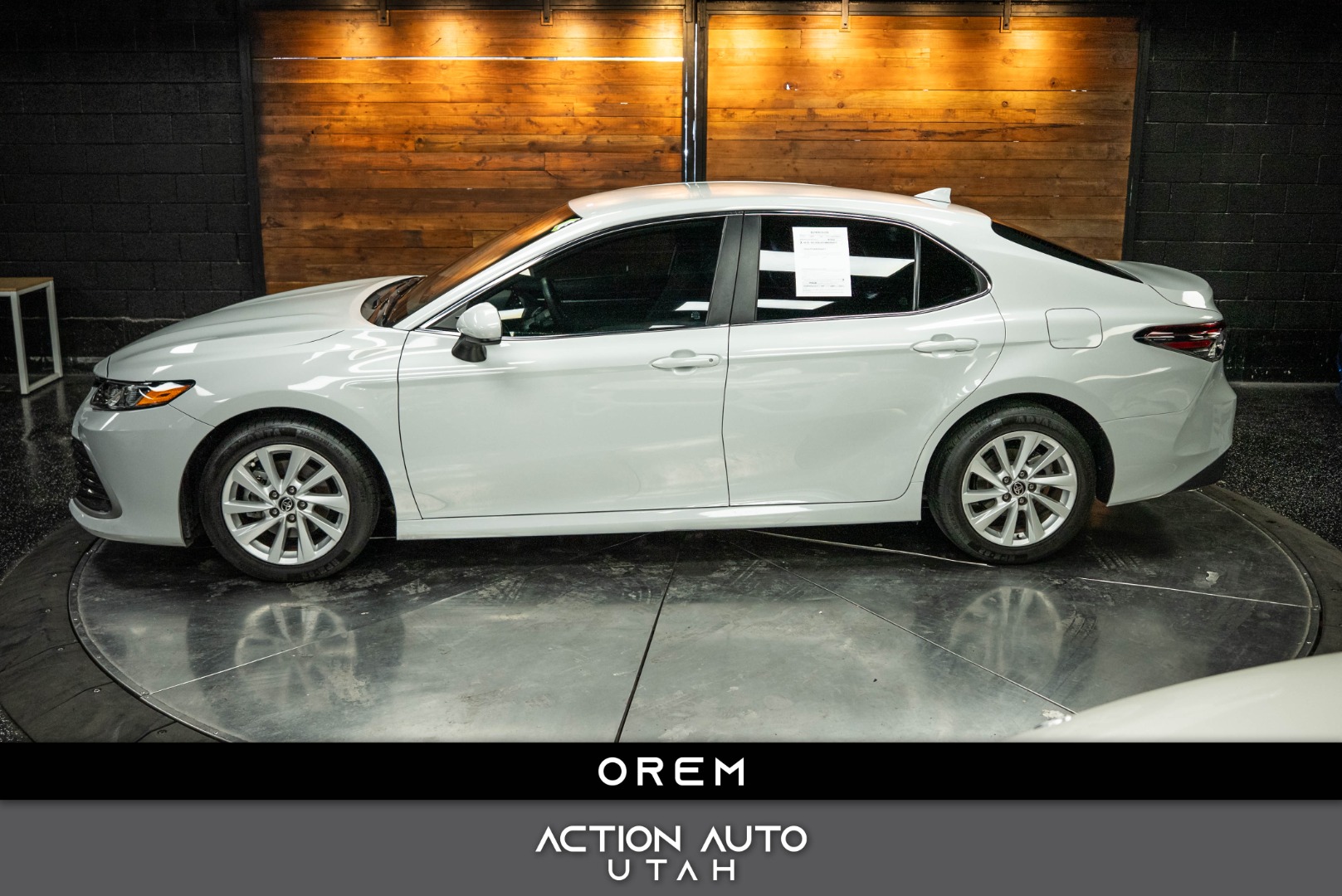 2022 Toyota Camry LE's photo