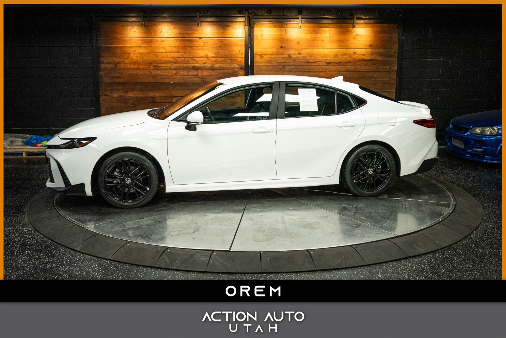 2025 Toyota Camry SE's photo