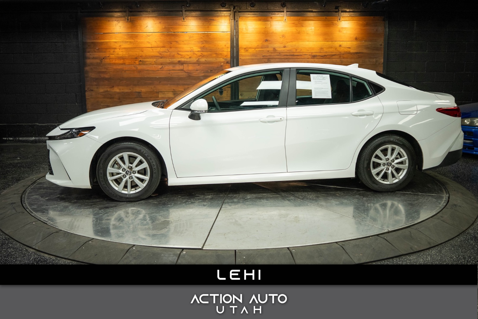 2025 Toyota Camry SE's photo