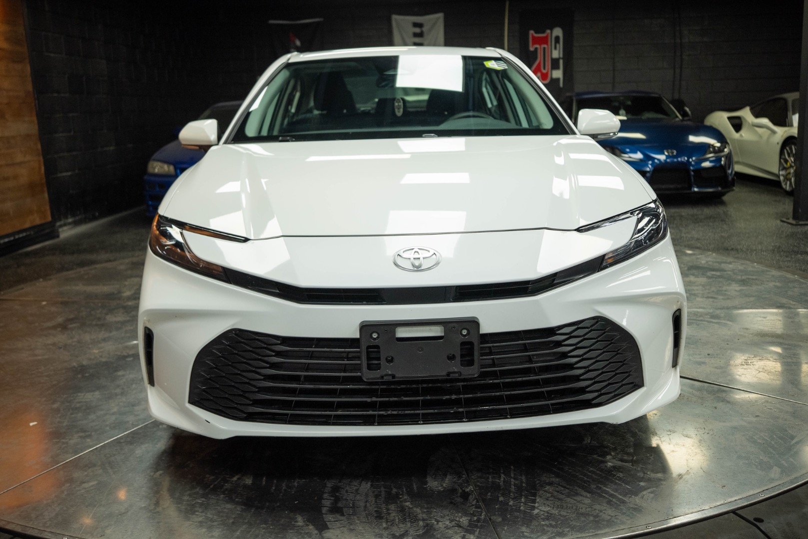 2025 Toyota Camry SE photo 3