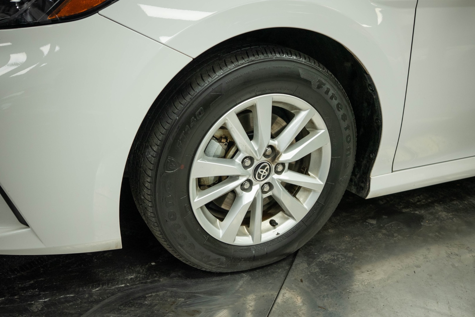 2025 Toyota Camry SE photo 4