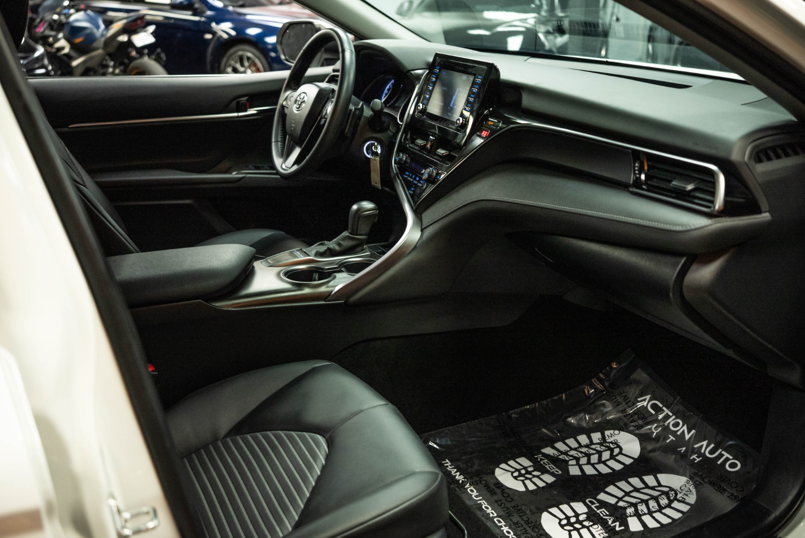 2024 Toyota Camry SE photo 13