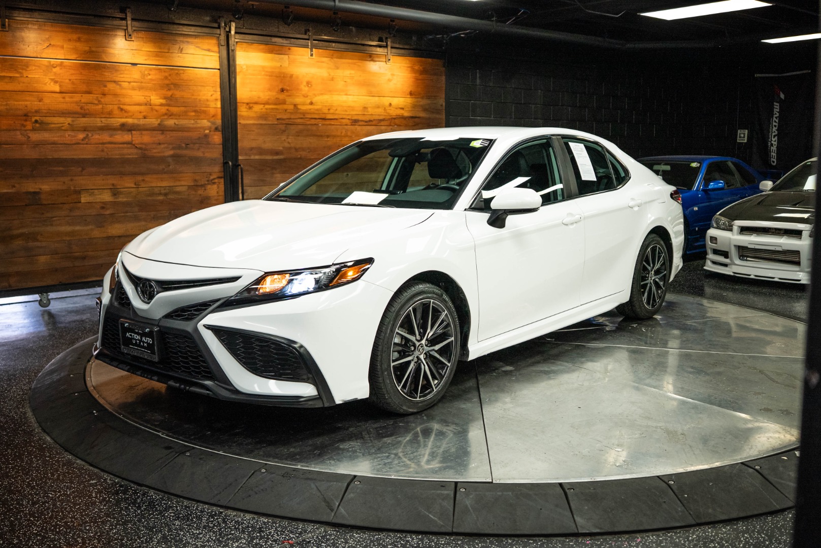 2024 Toyota Camry SE photo 2