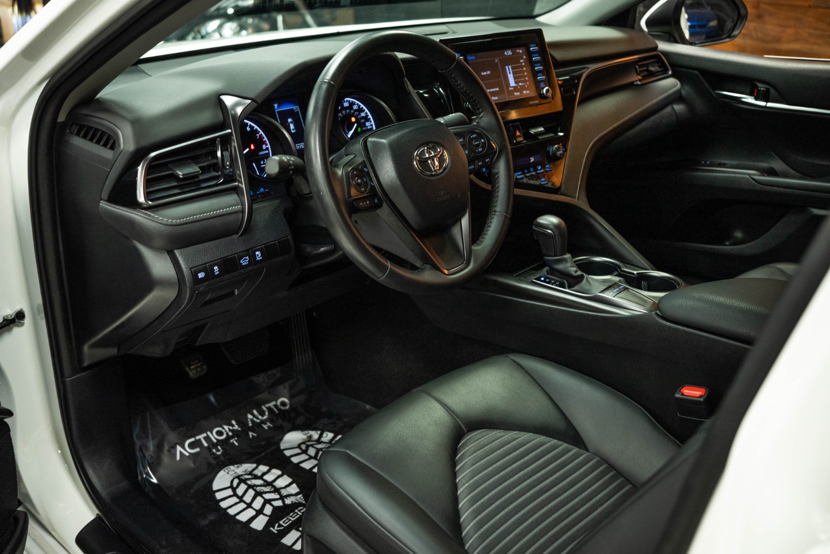 2024 Toyota Camry SE photo 8