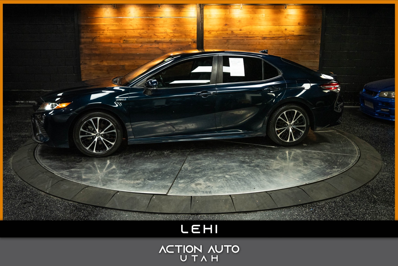 2020 Toyota Camry SE's photo