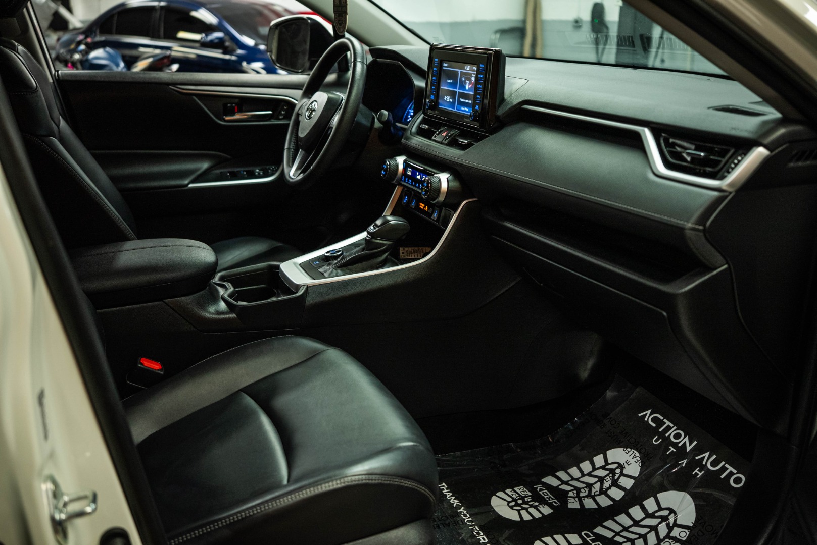 2021 Toyota RAV4 Hybrid XLE Premium photo 13