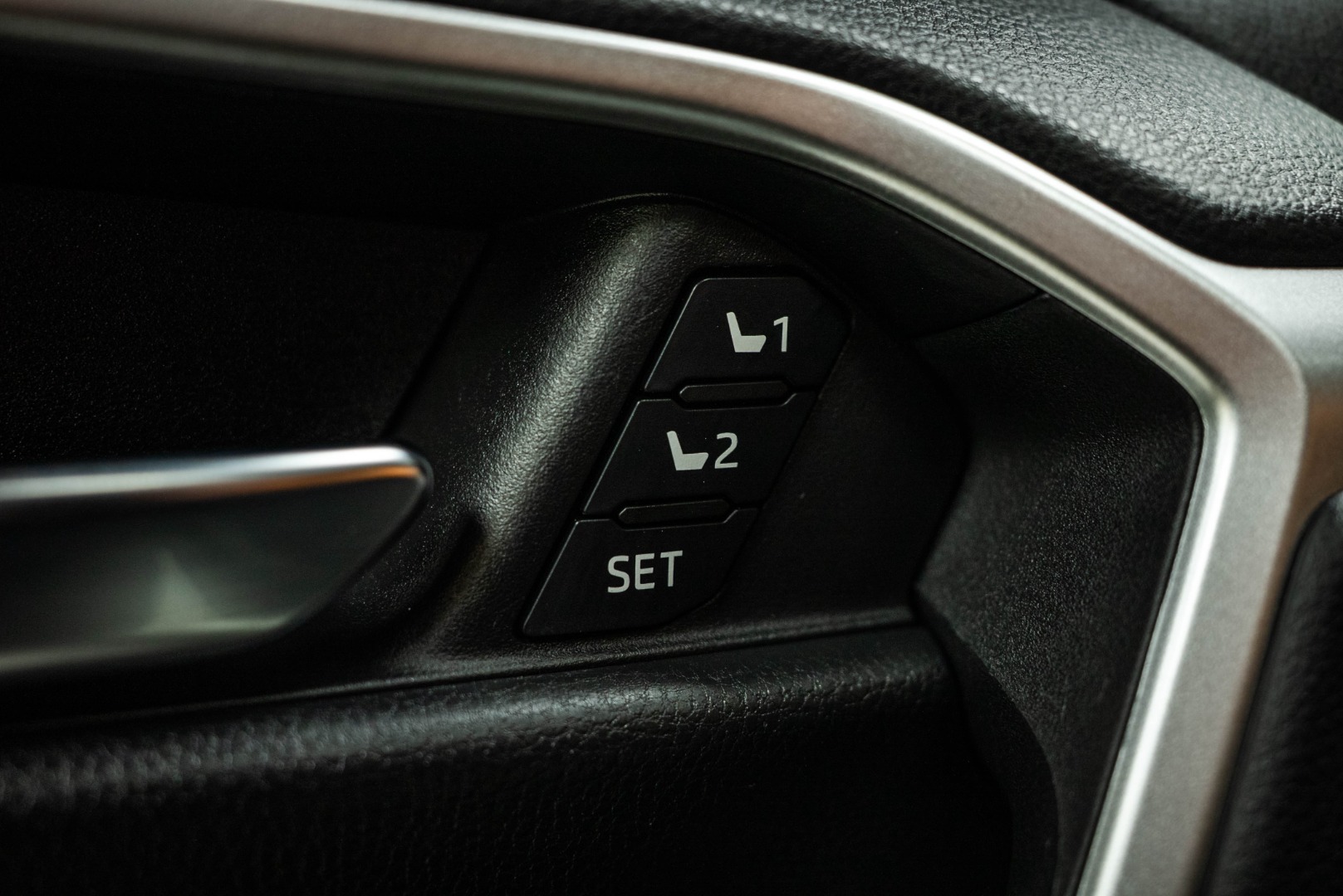 2021 Toyota RAV4 Hybrid XLE Premium photo 15