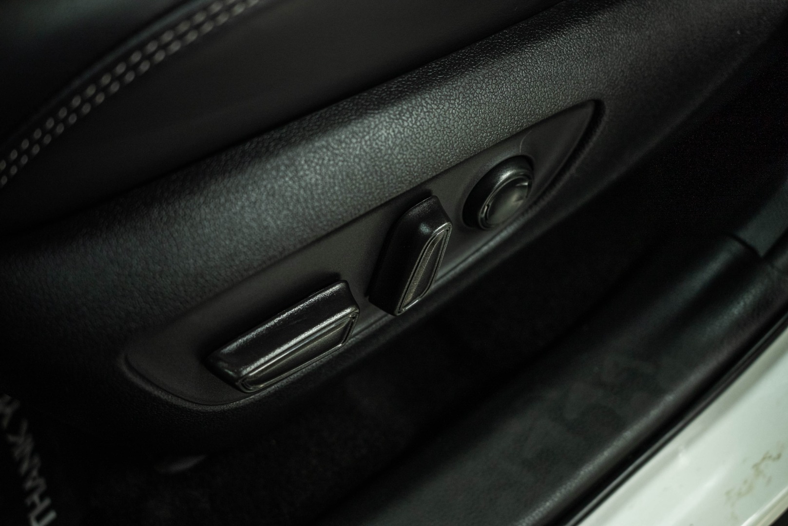 2021 Toyota RAV4 Hybrid XLE Premium photo 16