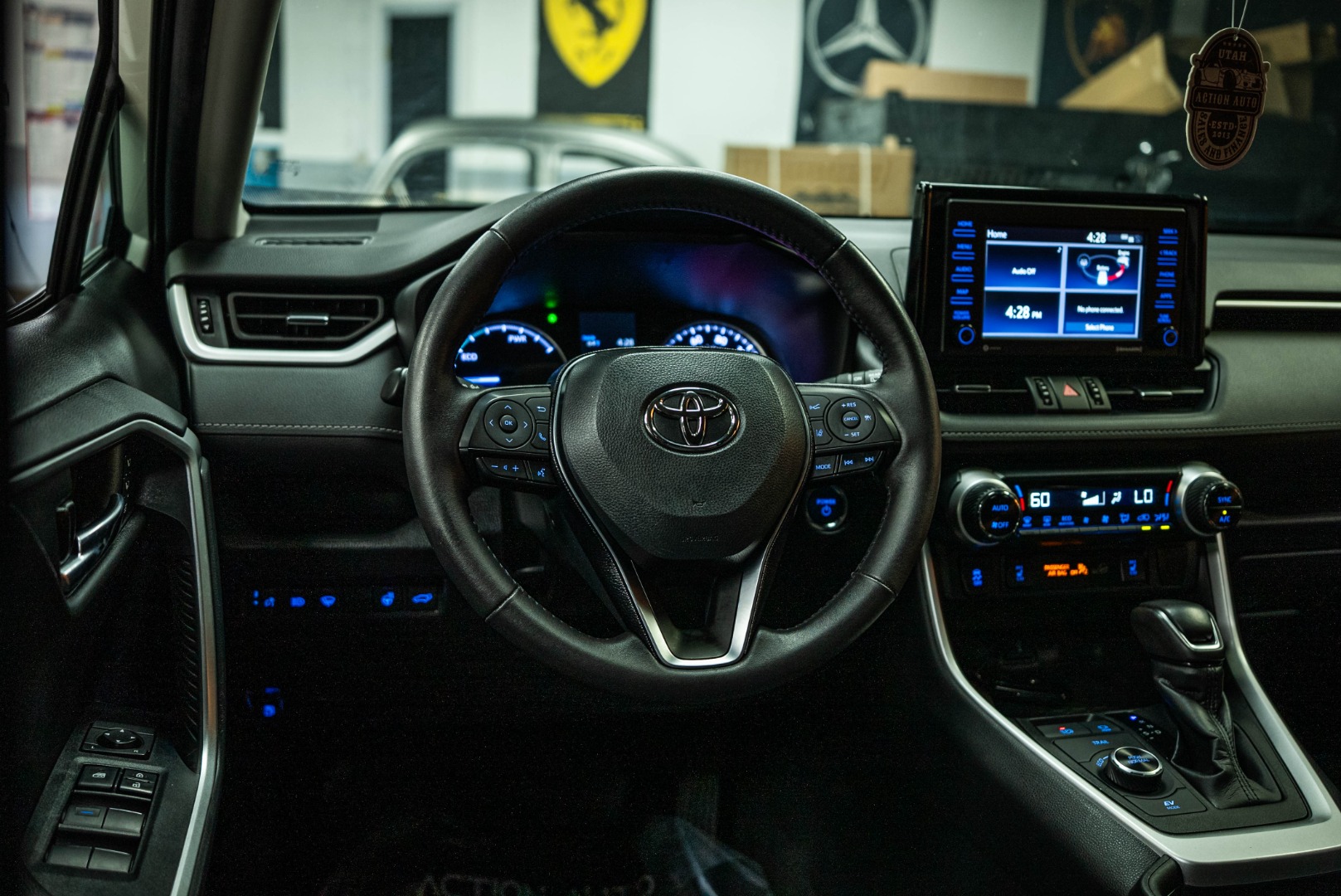 2021 Toyota RAV4 Hybrid XLE Premium photo 17