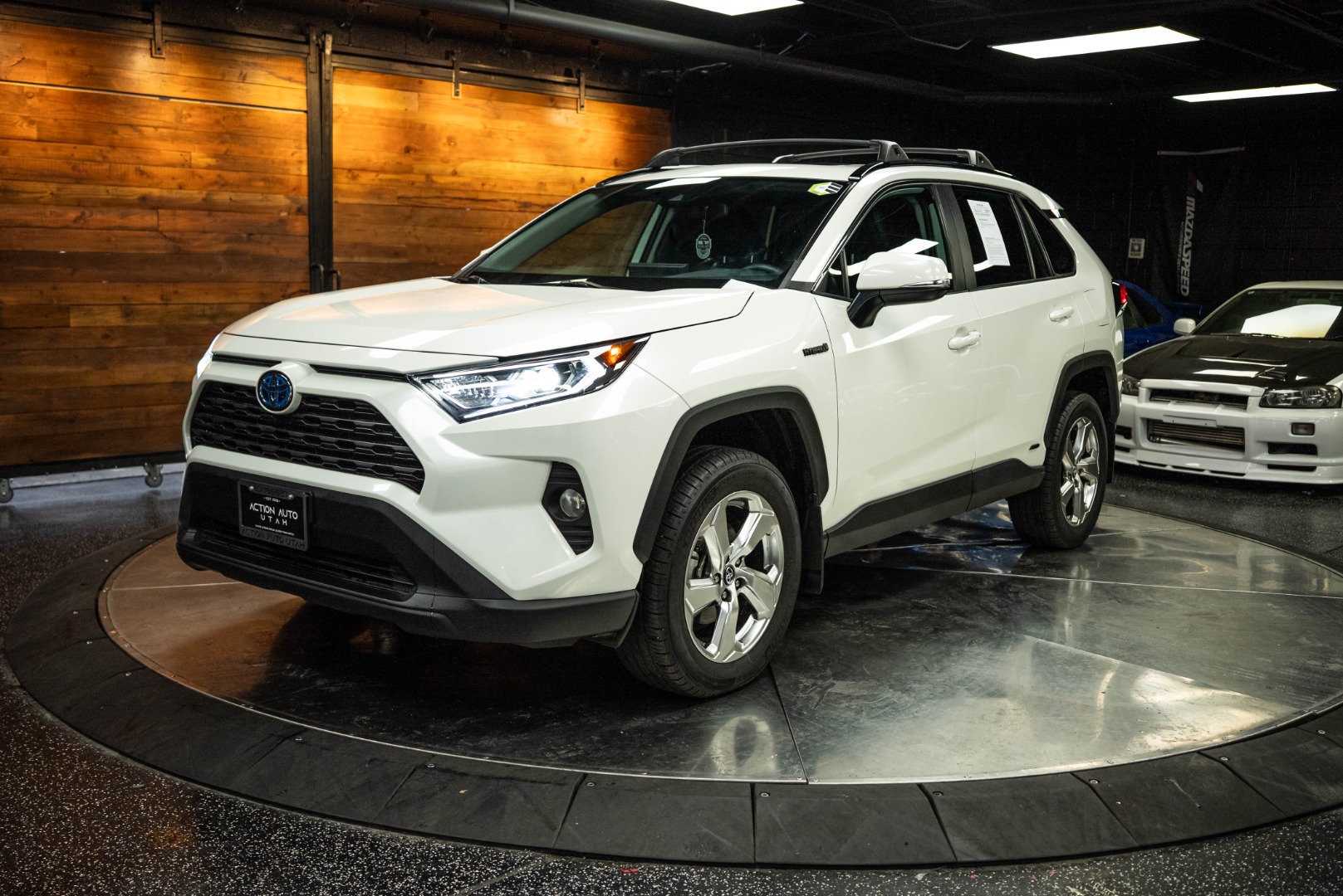 2021 Toyota RAV4 Hybrid XLE Premium photo 2