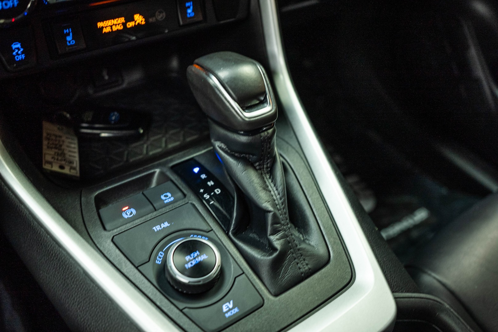 2021 Toyota RAV4 Hybrid XLE Premium photo 21