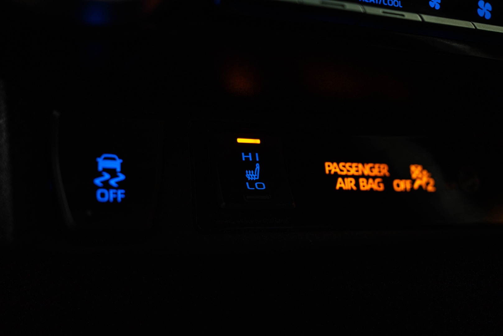 2021 Toyota RAV4 Hybrid XLE Premium photo 24