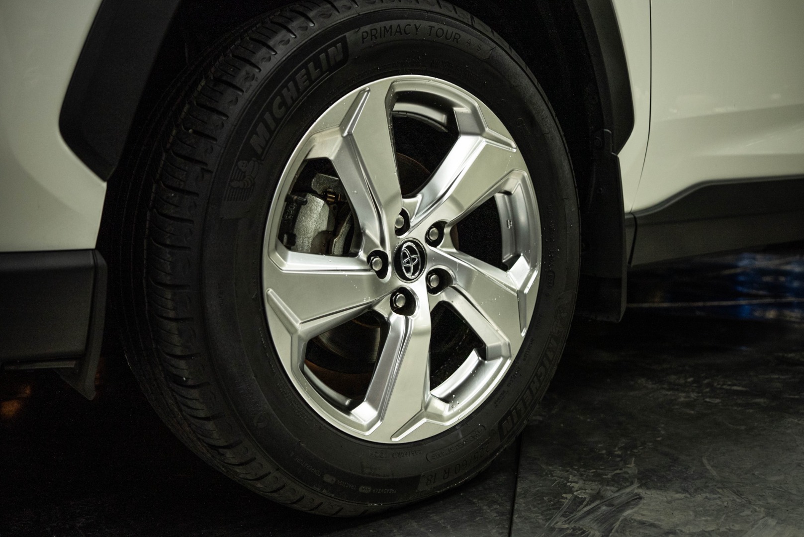 2021 Toyota RAV4 Hybrid XLE Premium photo 3
