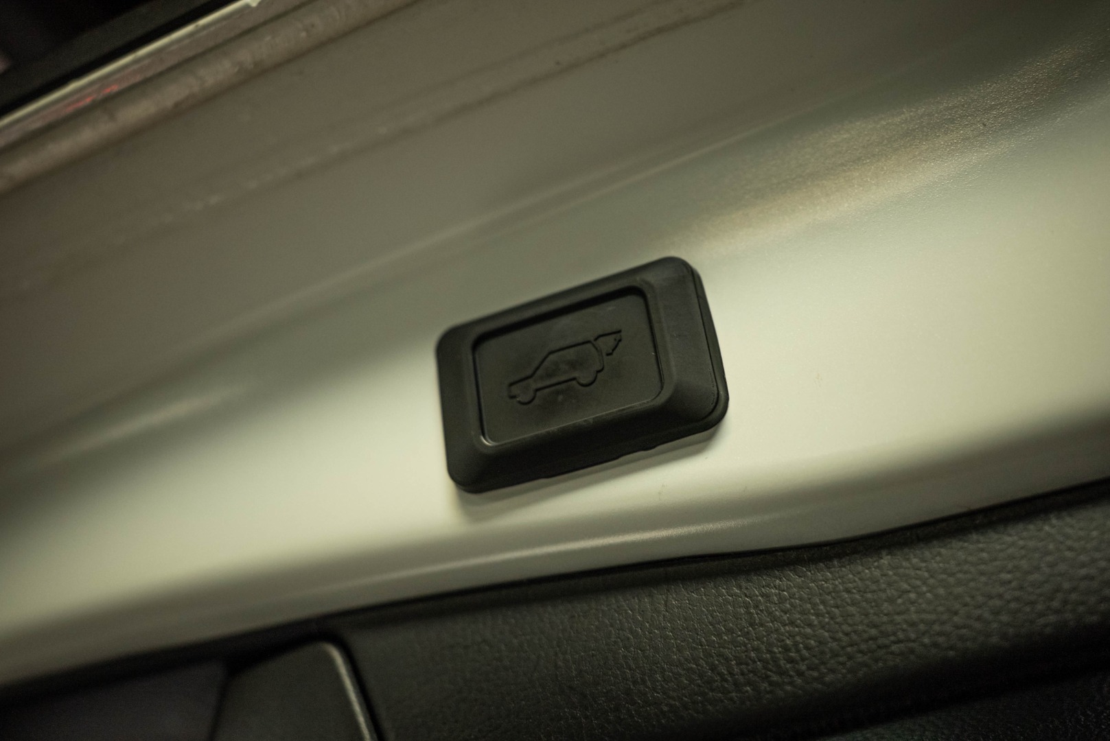 2021 Toyota RAV4 Hybrid XLE Premium photo 8