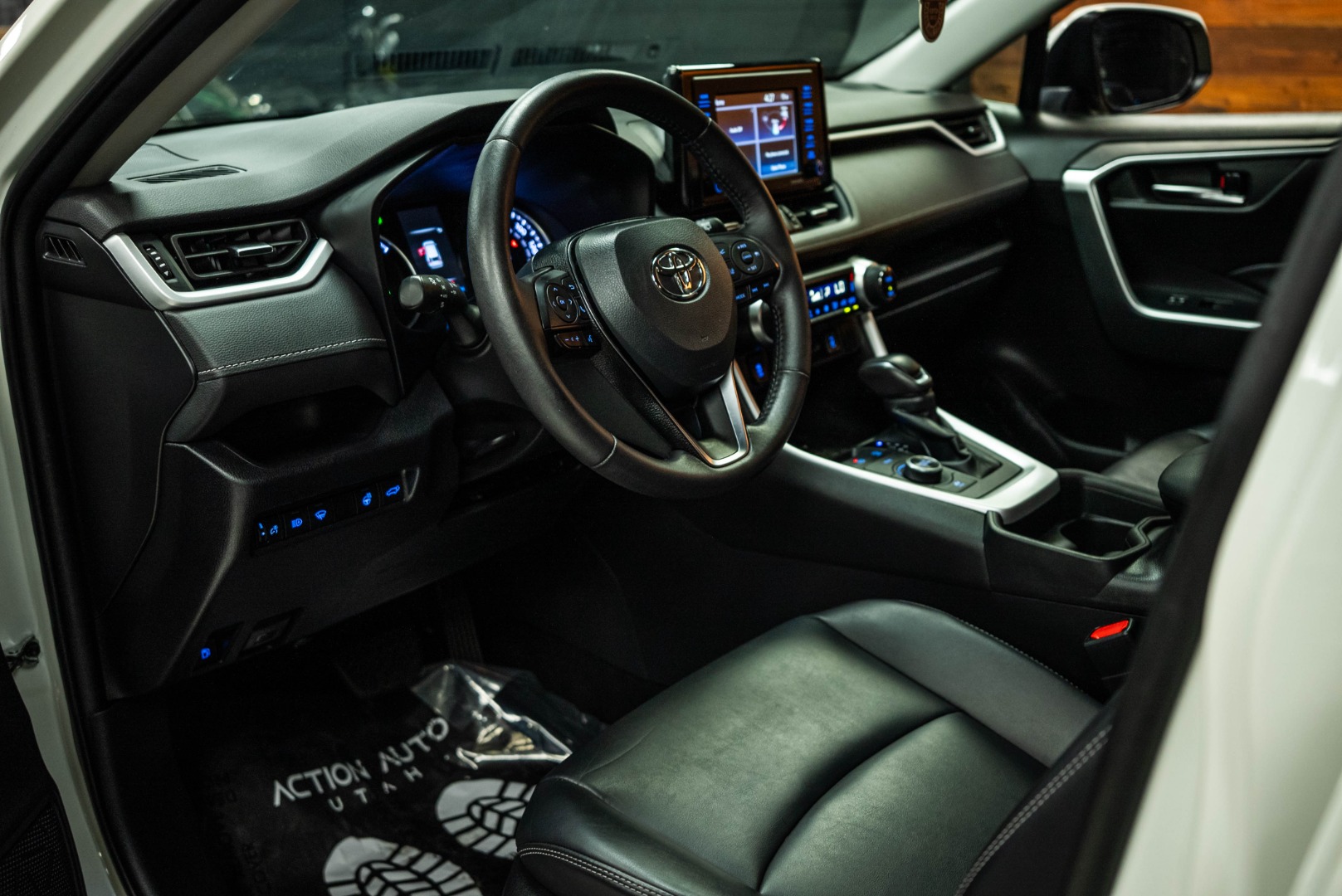 2021 Toyota RAV4 Hybrid XLE Premium photo 9