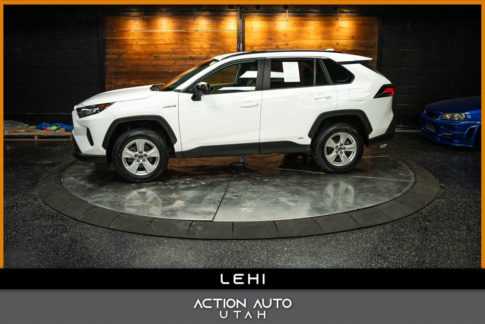 2020 Toyota RAV4 LE's photo