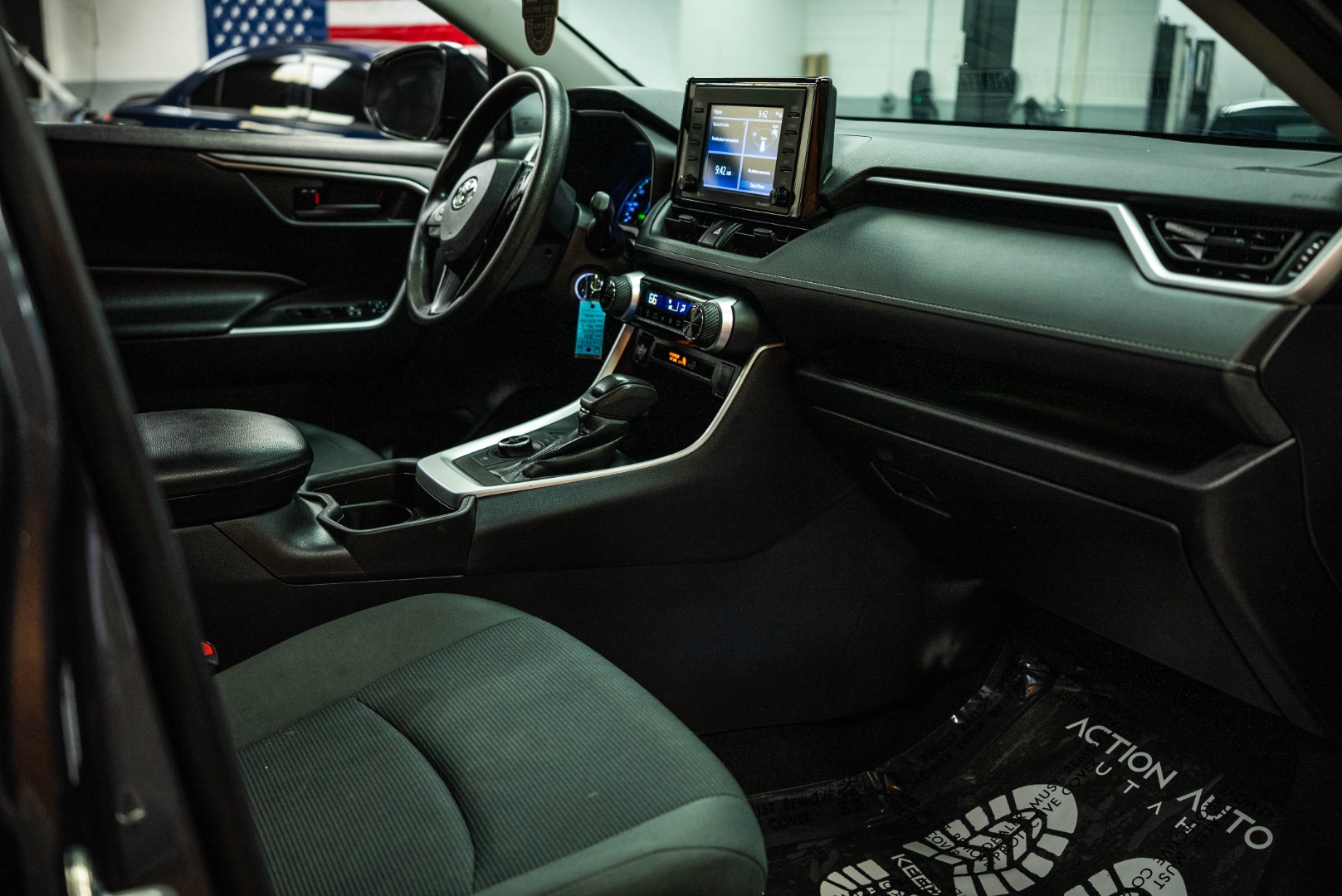 2021 Toyota RAV4 Hybrid LE photo 11